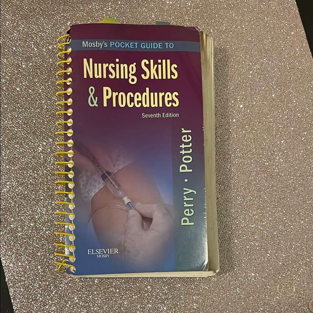 Mosby's Pocket Guide to Nursing Skills school book & Procedures - Purple Cover